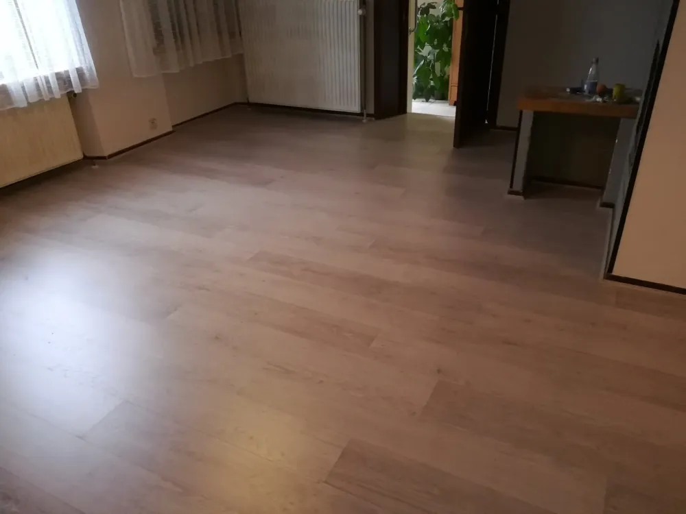 Pose de parquet à Athus